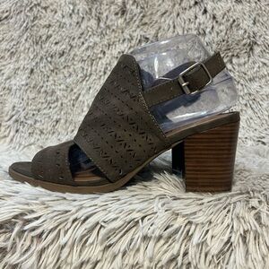 Seychelles Bora Laser Cut Block Heel Olive‎ Green Size 9 Open toe Summer-Ready